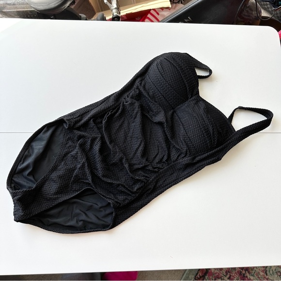 Nip Tuck Swimsuit Womens 4 Black Solid One Piece Neutral Slimming - Picture 2 of 12